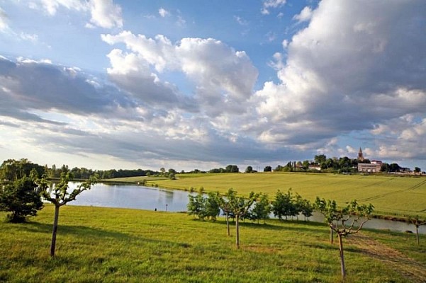 Clocher de Técou et le lac
