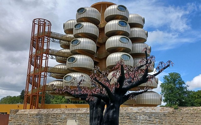 Entre art et nature au Château des Pères - 3