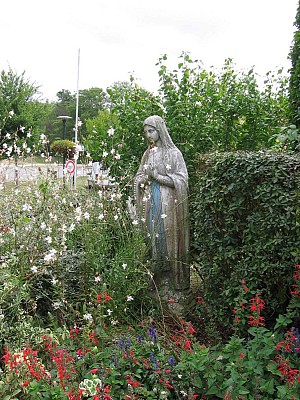 Vierge aux mille fleurs