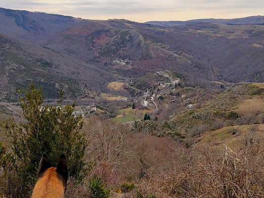 Sur les hauteurs au-dessus de Rousses