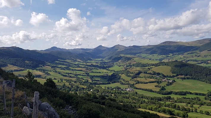 Le Claux et les contreforts du plateau du Limon