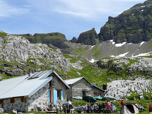 Vue sur le refuge de Platé