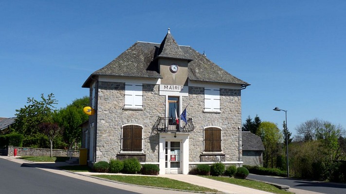 Le pays vert Chanteixois du Puy Maurians aux Zignalets_5
