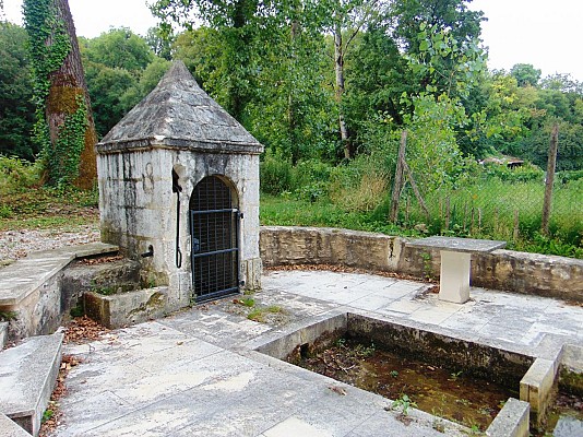 Lavoir du bourg Asnières / Nouère