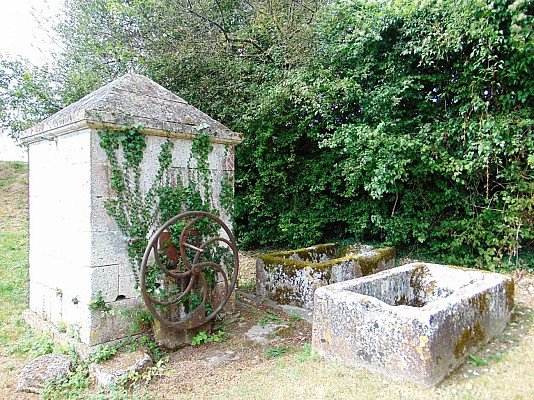 MARSAC-fontaine des Guérinauds