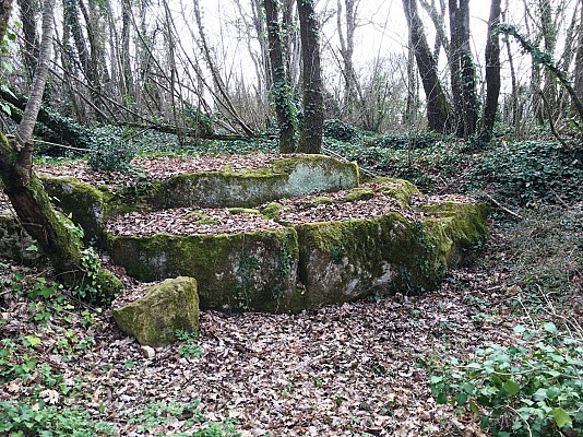 Saint Saturnin-Blocs_Pierres_taillées