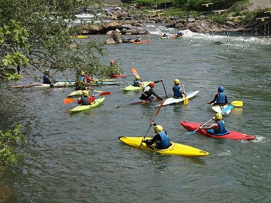 Des kayakistes sur le Gave