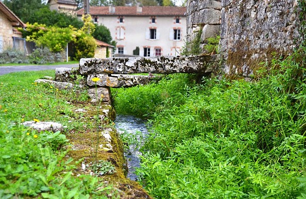 bourg de Cellefrouin