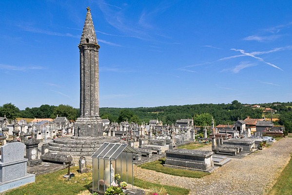 Lanterne des morts de Cellefrouin