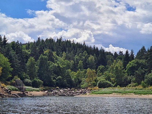 Au bord du Lac de Naussac