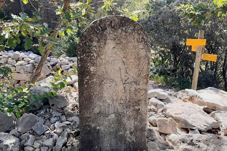 Borne du Mur de la Peste