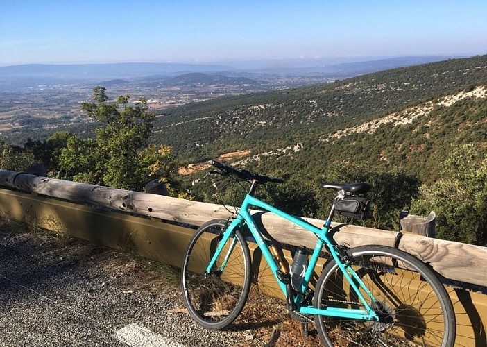 Panorama depuis la route de Lagarde d'Apt
