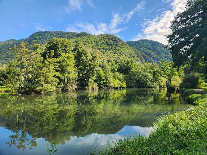 Balade pédestre - Le tour du lac du Möle et la Chapelle du Calvaire_La Tour