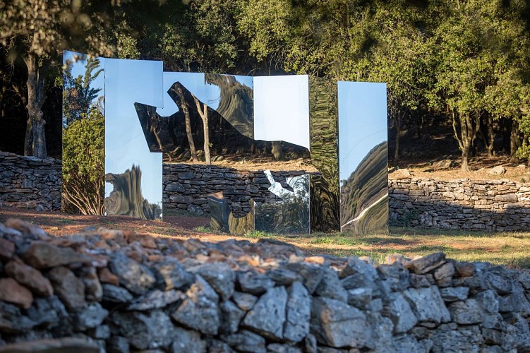 Oeuvre d'Art Mates Basses - Jan-24-Sedat-Yagiz-ND-17