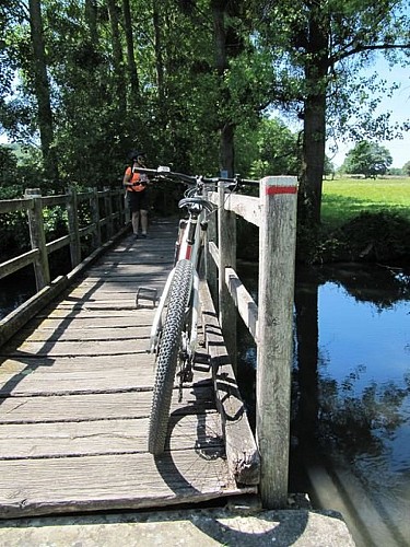 Maison-Maugis-Accès à la rivière