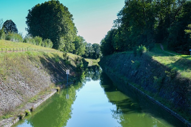 Balades Vertes, Genelard : Tranchée du canal