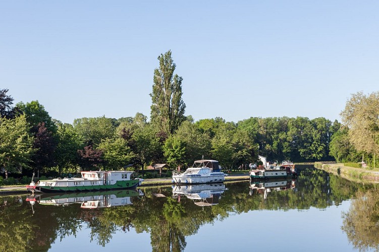Balades Vertes, Genelard : halte nautique