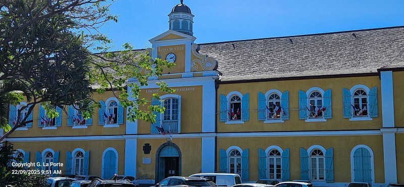 Marche en ville de Saint Pierre Centre-ville et Terre Sainte