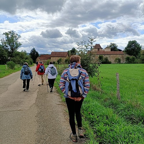 Randonneurs sur le chemin de Compostelle à Saint Rémy
