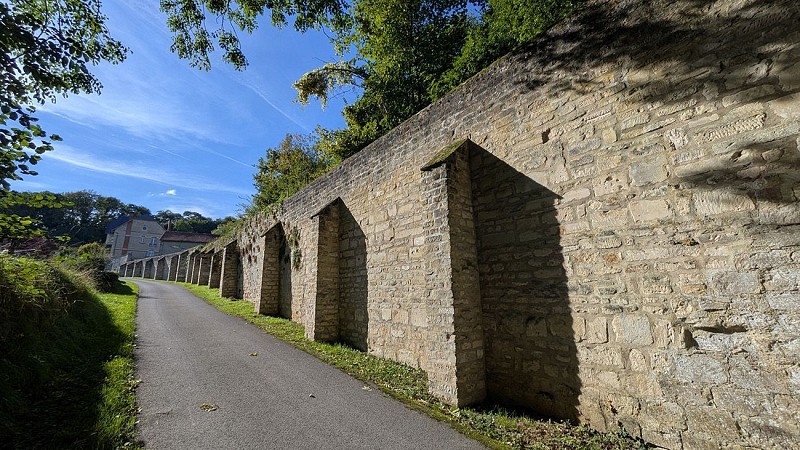 Rue de Lierval vers l'église