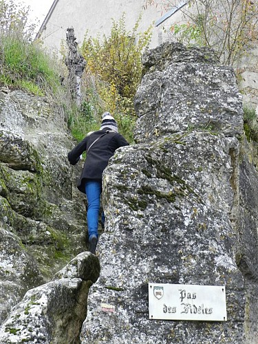 Le pas des fidèles à Thoré-la-Rochette