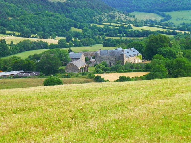 Château et ferme de Buzareingues (privés)