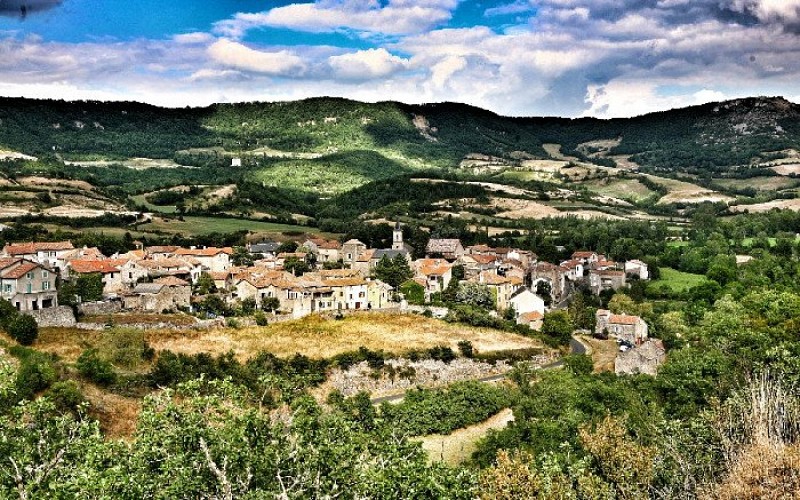 Le village de Lapanouse de Cernon