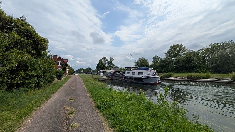 Canal entre Braye et Bourg-et-Comin II < Aisne < Picardie