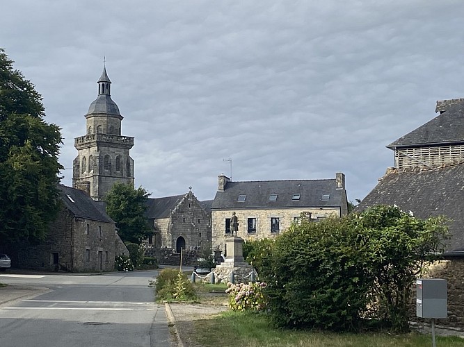 Les 2 menhirs du Vieux- Bourg
