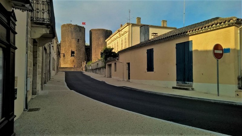 Village_Villandraut_Château et rue Boulin_Mairie_6_800