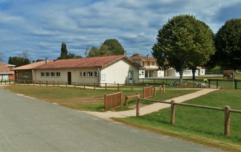 Village_Villandraut_école_Mairie_1_800