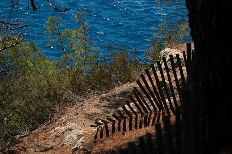 The coastal path from Port de la Madrague to Bandol