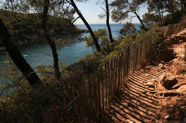 The coastal path from Port de la Madrague to Bandol