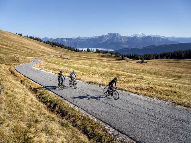 Tour du lac par le haut - Fahrradrouten
