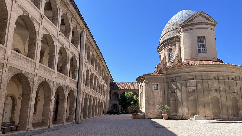 Old town stroll: focus on the Panier district