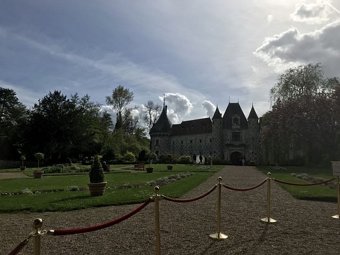 Autour-du-chateau-de-Saint-Germain-de-Livet--5-