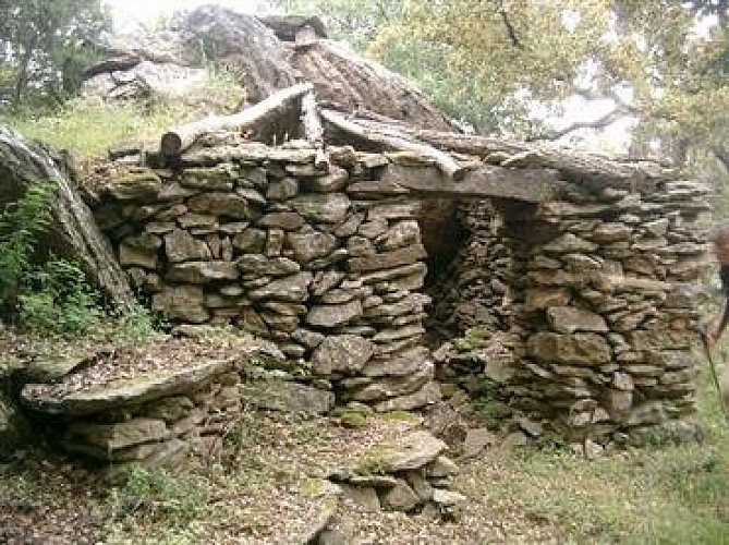 Laroque - Roc del Migdia - Dolmen de la Balma del Moro par les Cabanes de Mataporcs