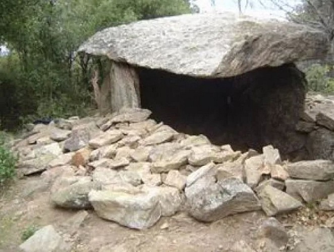 Laroque - Roc del Migdia - Dolmen de la Balma del Moro par les Cabanes de Mataporcs