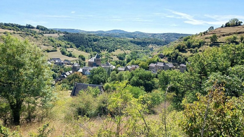 Point de vue sur le village de Coubisou
