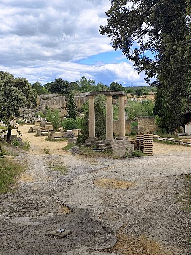 Sentier d'interpretation de la Pierre_Vers-Pont-du-Gard
