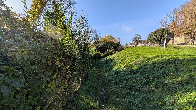 Descente vers la sente de la Valise