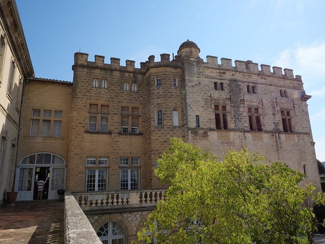 Les Castillones a Aramon