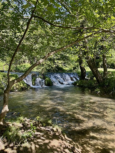 Uzès, vallée de l'Eure et capitelles_Uzès