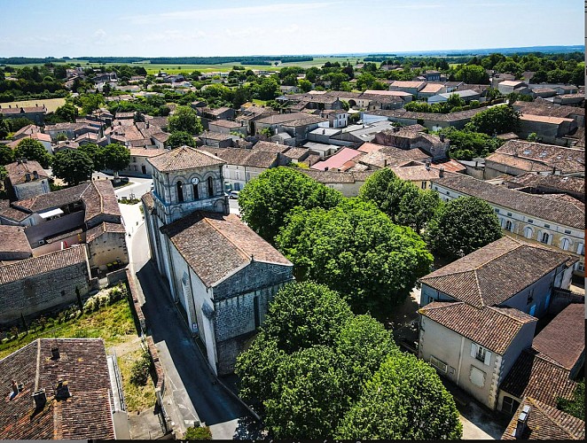 Vue du bourg de Sigogne du ciel
