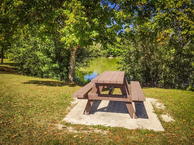 Sentier du plan d'eau des Trois Fontaines - Villefagnan