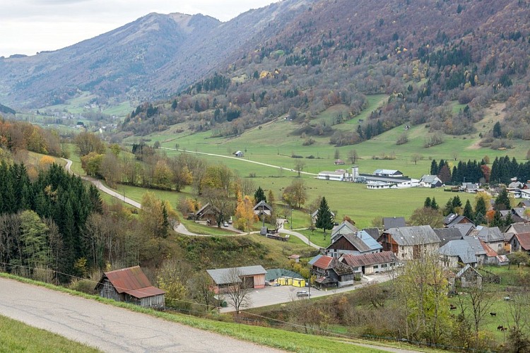 Les Bauges in front of École à Villard