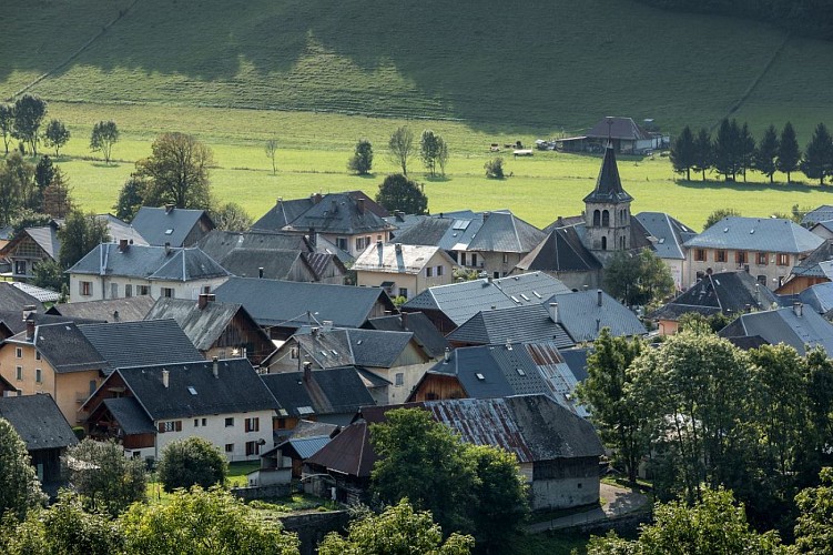 I Bauges davanti all'École à Villard