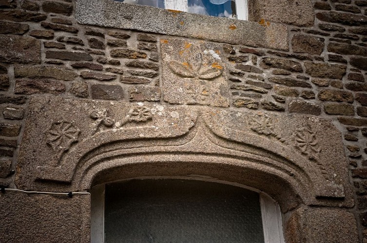linteaux des portes-Saint-Ouen-la-Rouërie-stenphoto.fr