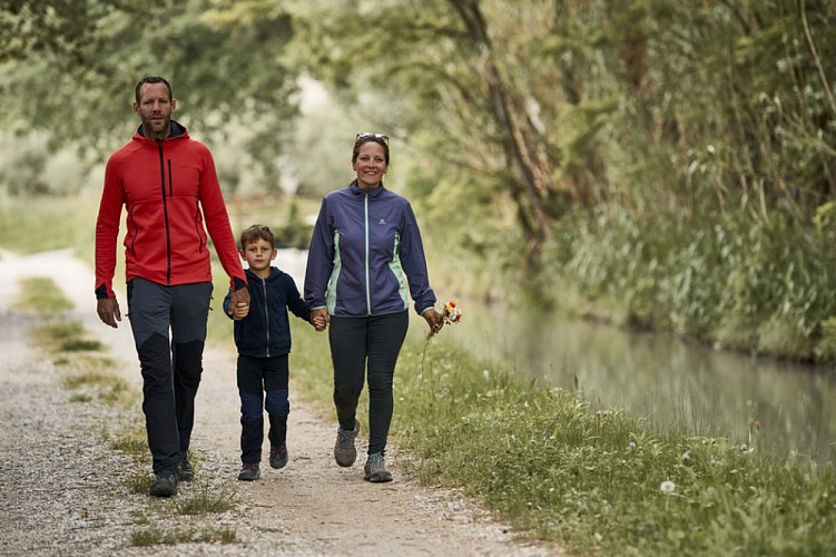AUBIGNAN - Cœur de ville et berges du canal