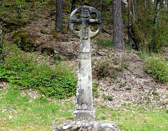 Croix percée